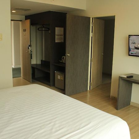 Leosor Hotel Накхонратчасима Экстерьер фото