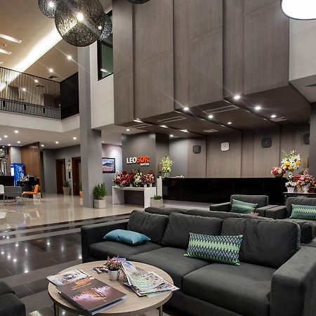 Leosor Hotel Накхонратчасима Экстерьер фото