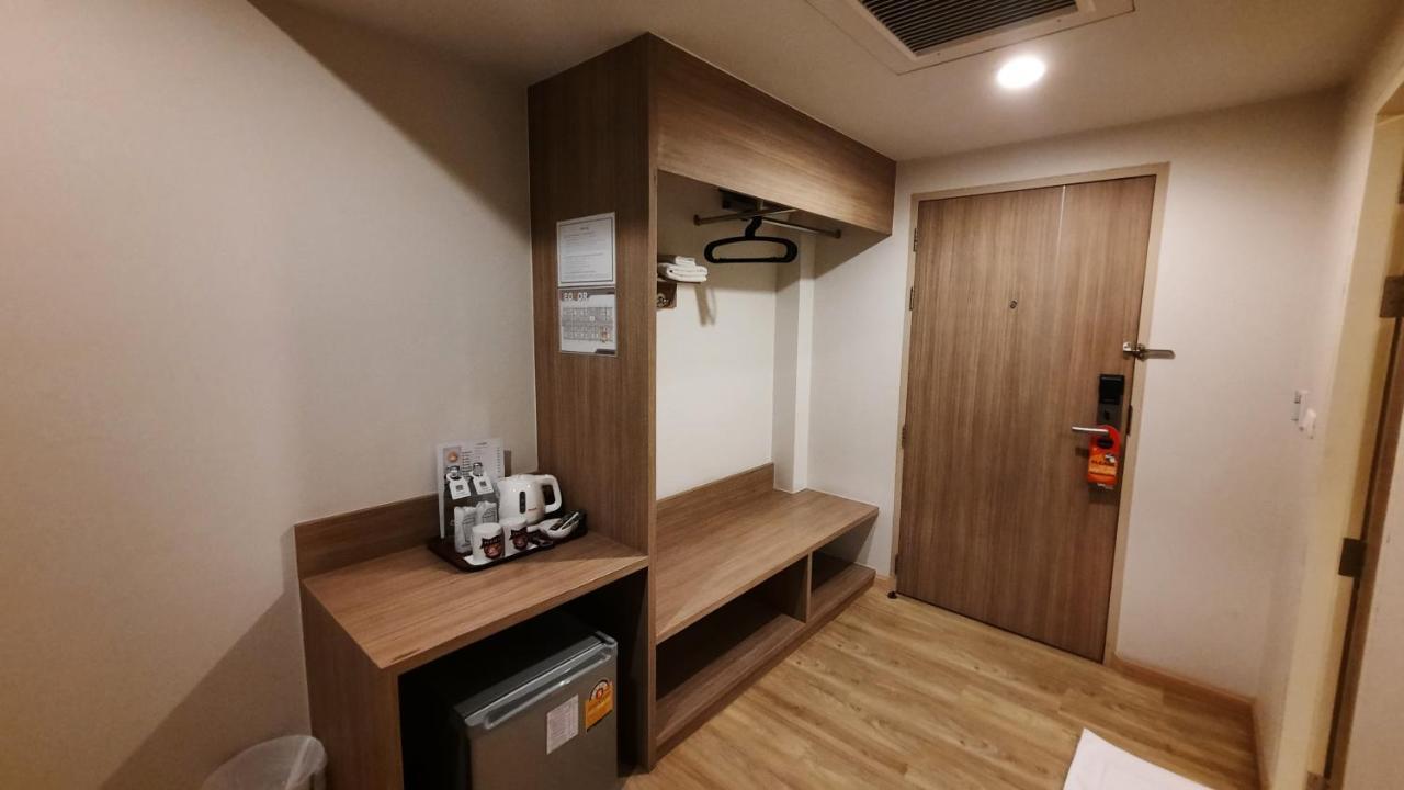 Leosor Hotel Накхонратчасима Экстерьер фото