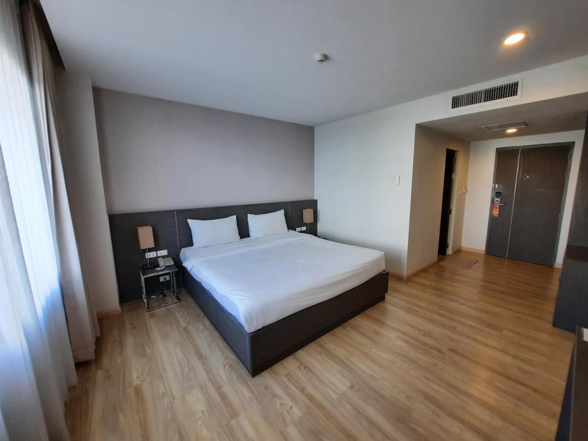 Leosor Hotel Накхонратчасима Экстерьер фото
