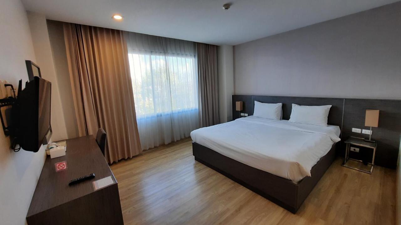 Leosor Hotel Накхонратчасима Экстерьер фото