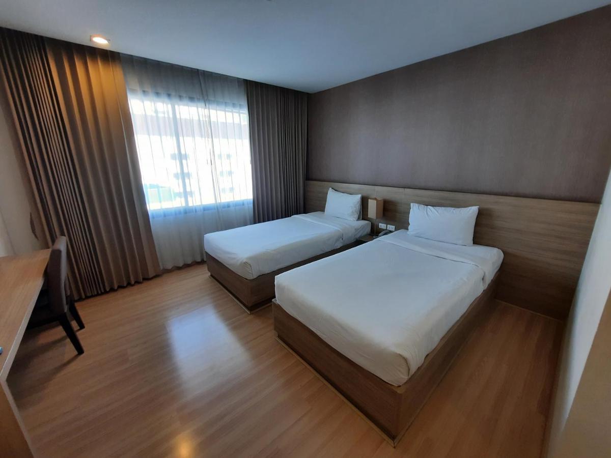 Leosor Hotel Накхонратчасима Экстерьер фото