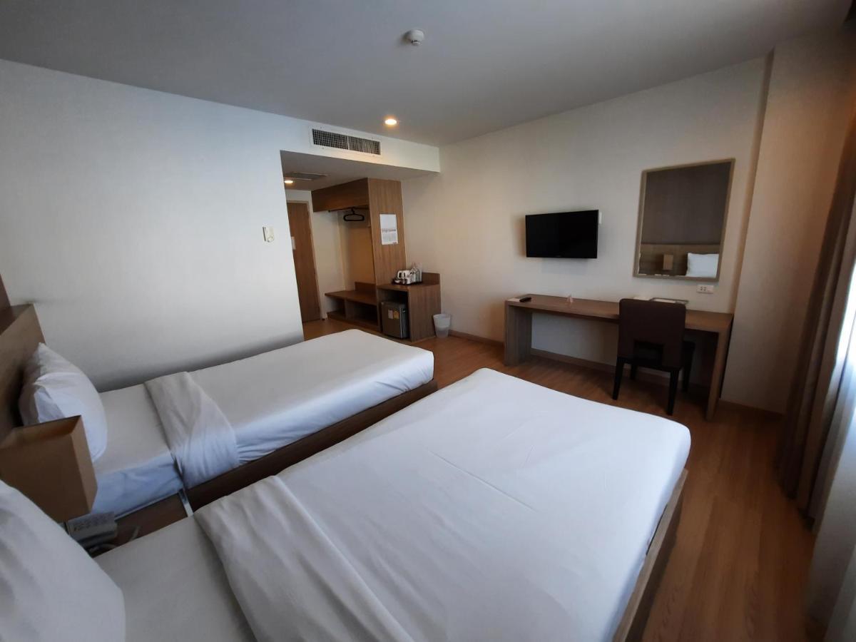 Leosor Hotel Накхонратчасима Экстерьер фото