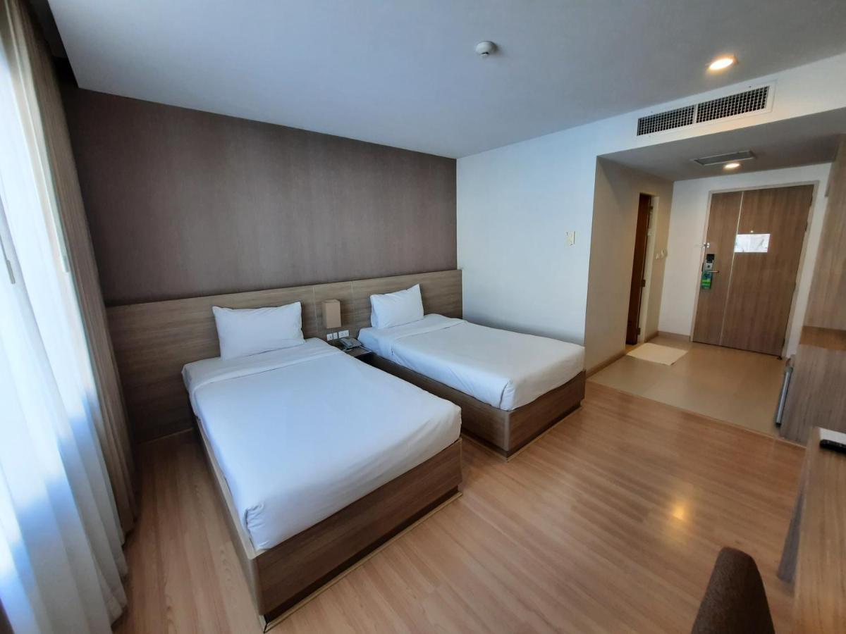 Leosor Hotel Накхонратчасима Экстерьер фото