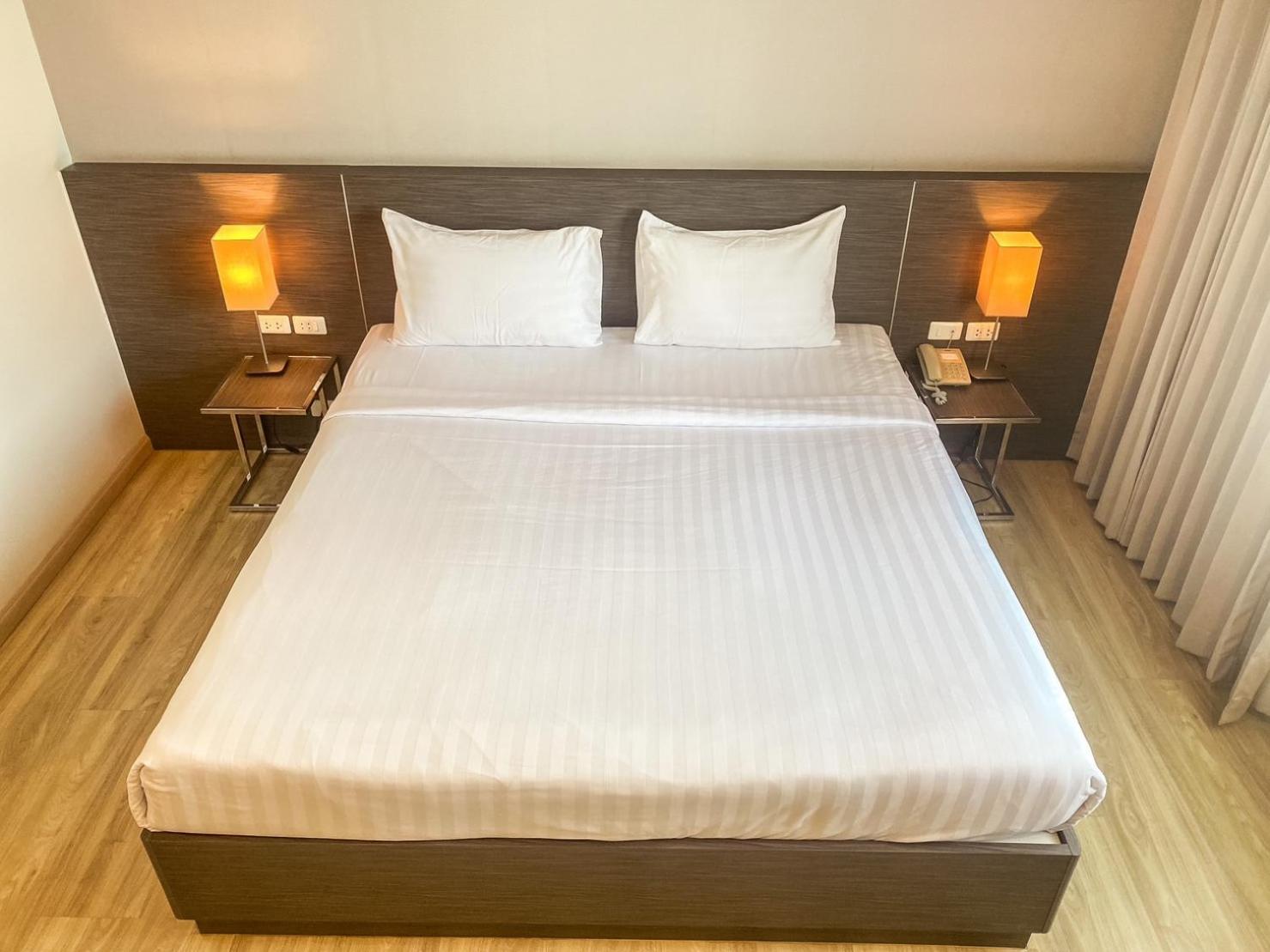 Leosor Hotel Накхонратчасима Экстерьер фото