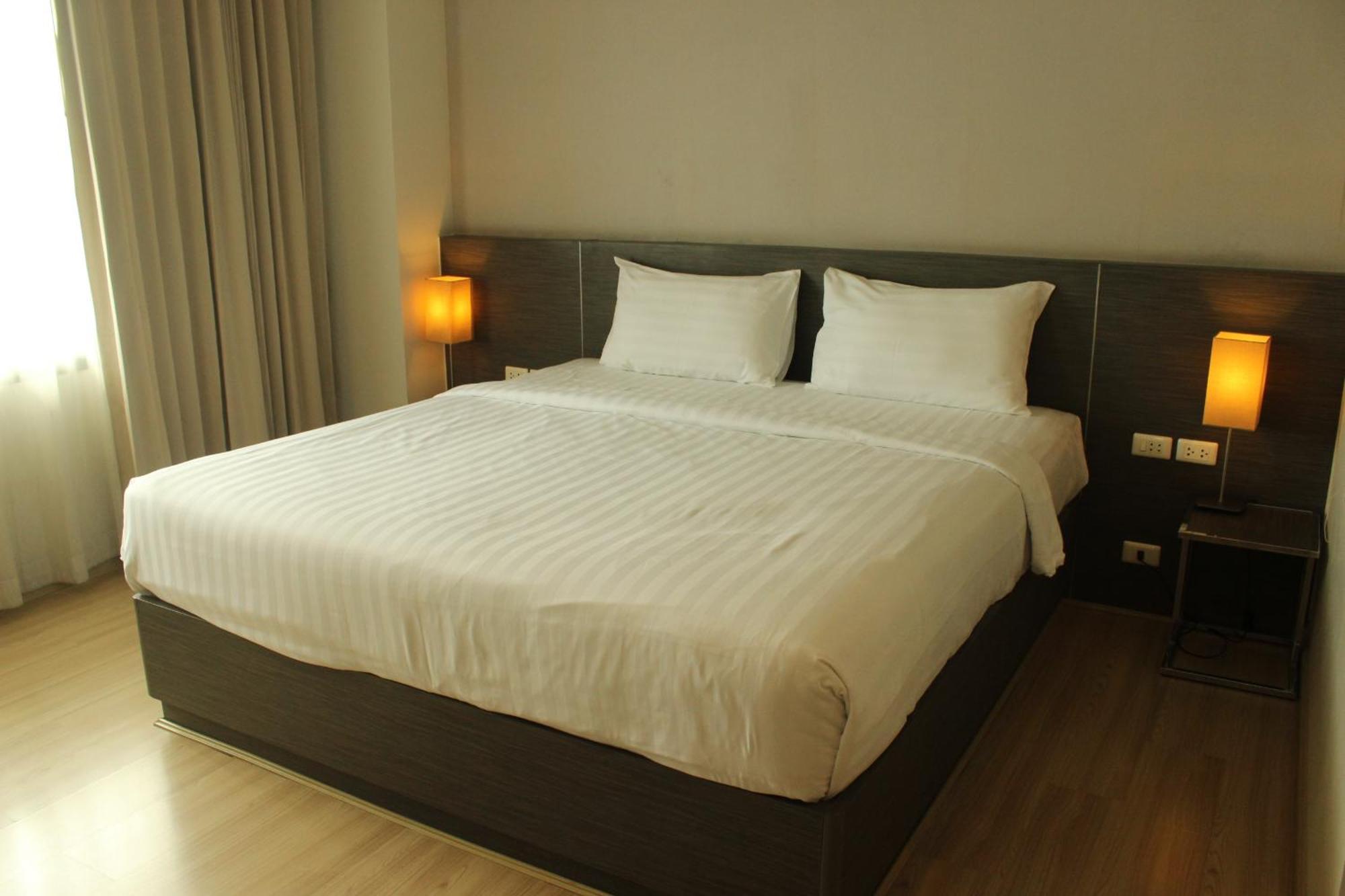 Leosor Hotel Накхонратчасима Экстерьер фото