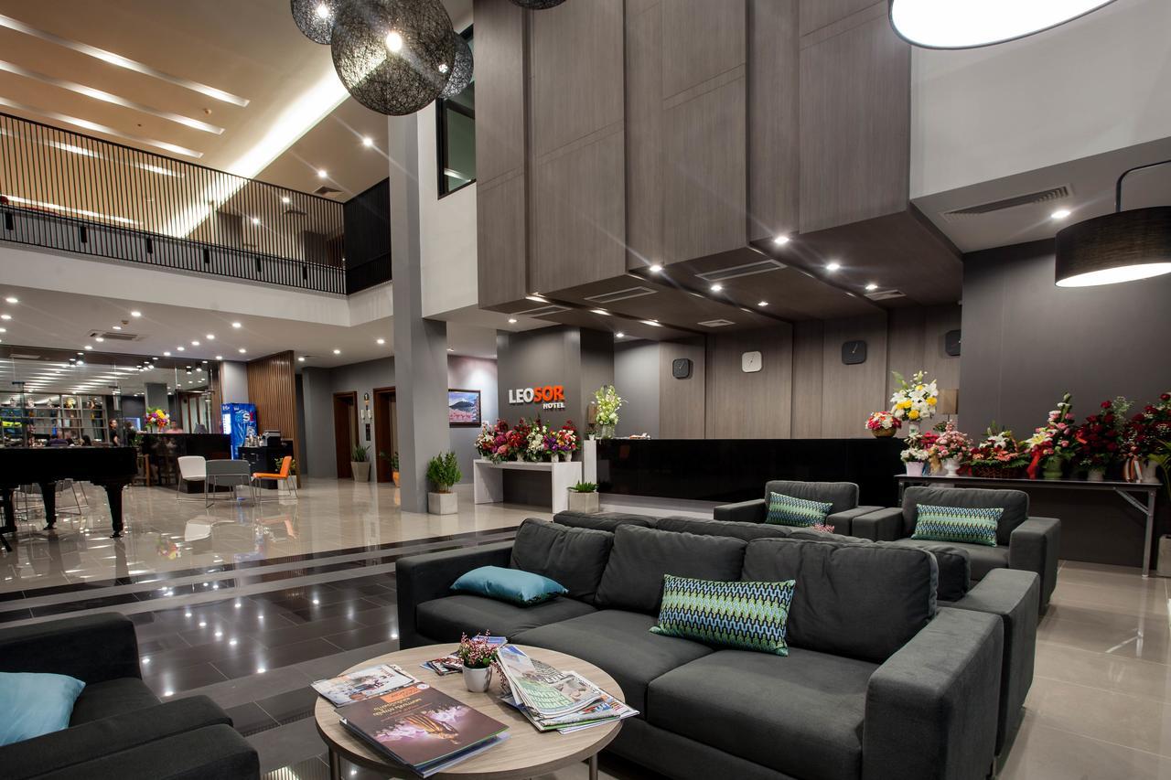 Leosor Hotel Накхонратчасима Экстерьер фото