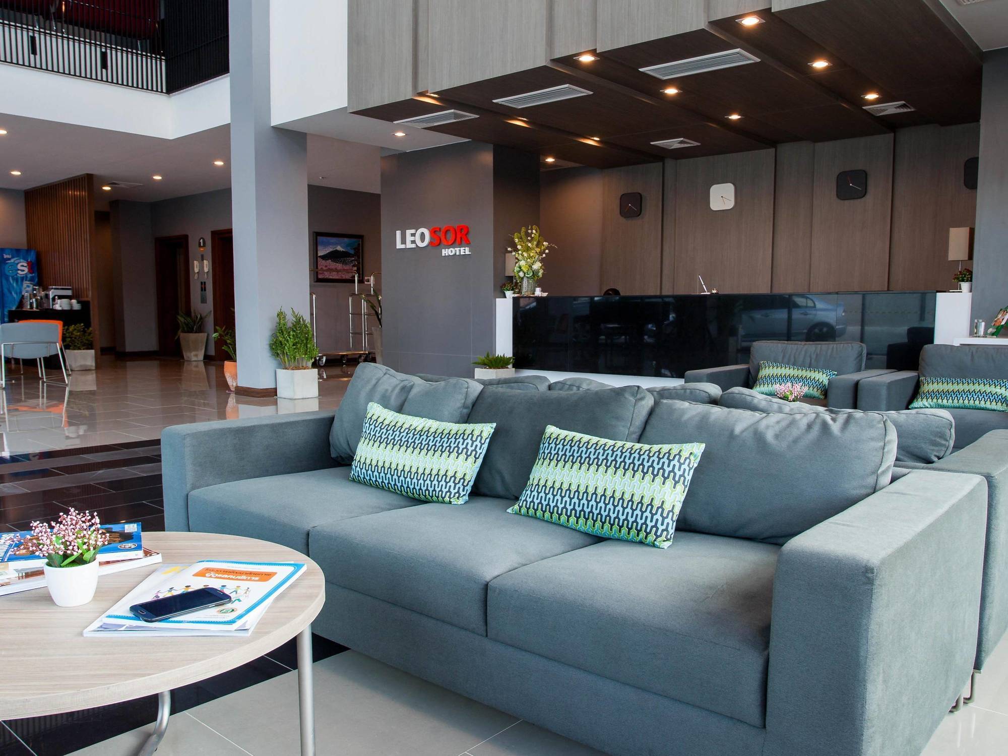 Leosor Hotel Накхонратчасима Экстерьер фото