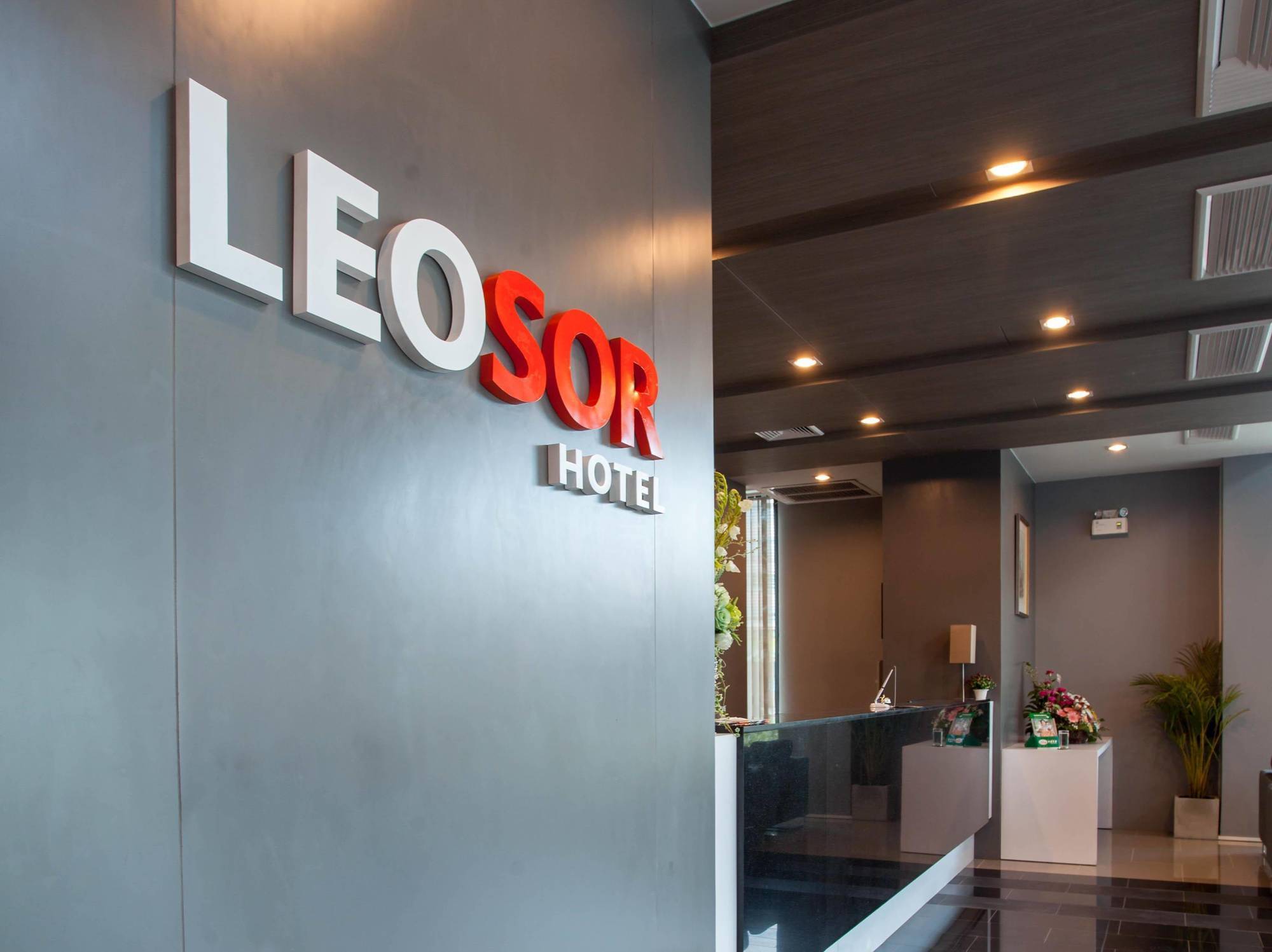 Leosor Hotel Накхонратчасима Экстерьер фото