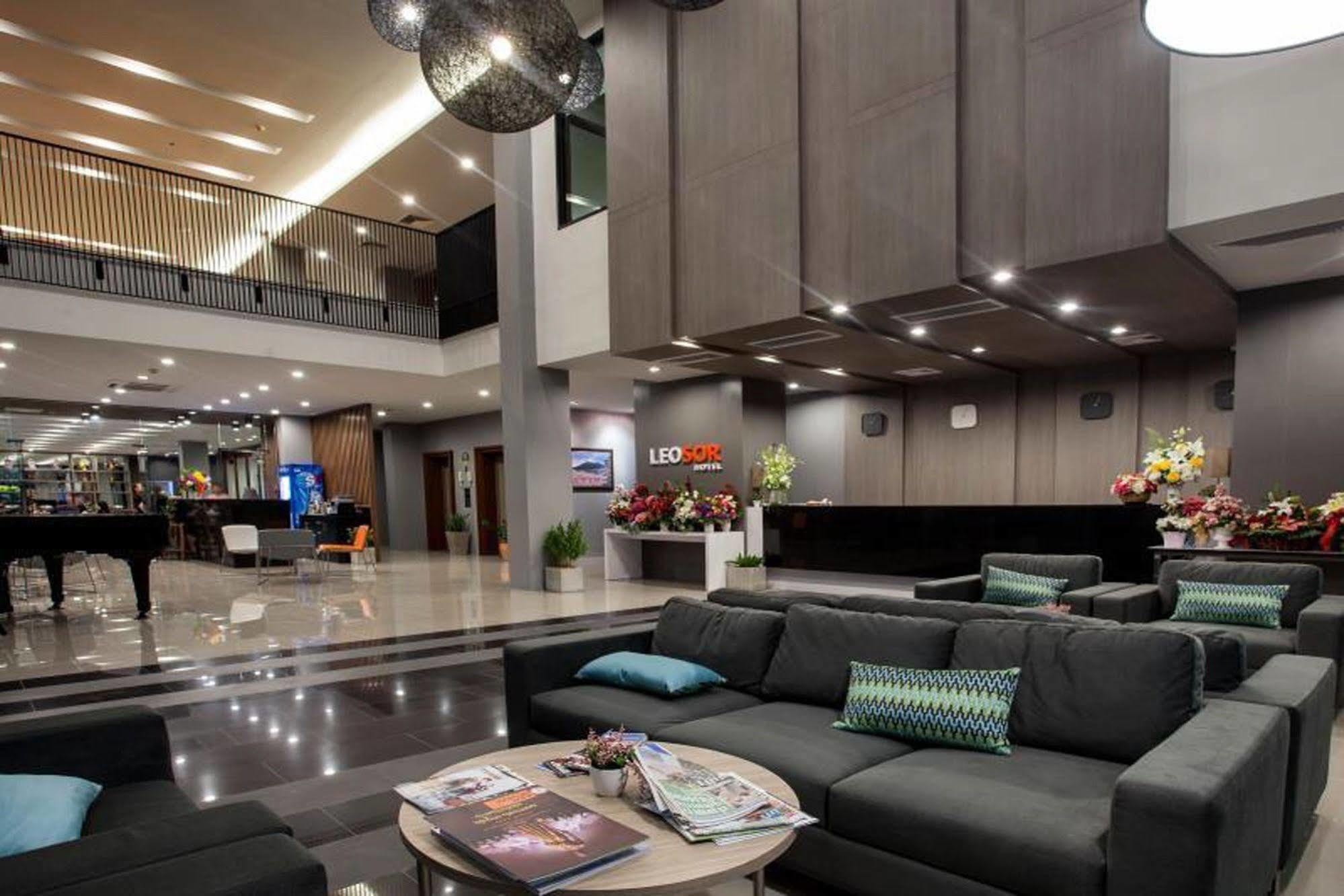 Leosor Hotel Накхонратчасима Экстерьер фото